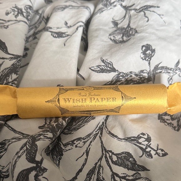 Wish Paper - Gold Party Favor - Picture 1 of 5